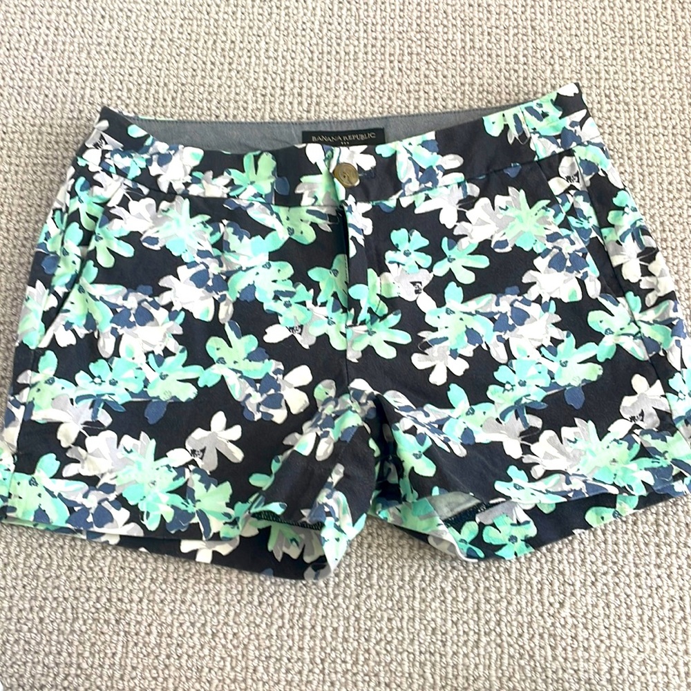 Banana Republic floral navy colored short shorts
